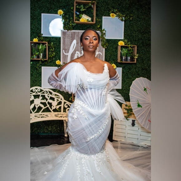 Wedding dress by Lena Berisha, large, ivory - Picture 8 of 9